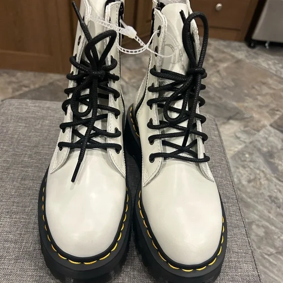 Dr. Martens Jadon Women Size 6 White Smooth Leather Platform Boots NEW Mens 5 - Picture 2 of 5